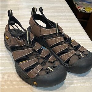 Keen Newport Footwear size 9 men’s